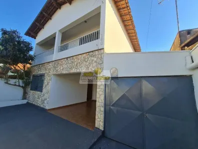 Casa com 5 Quartos para alugar, 208m² no Fabrício, Uberaba