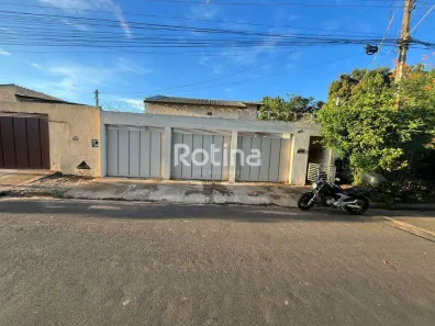 Casa com 2 Quartos para alugar, 80m² no Shopping Park, Uberlândia
