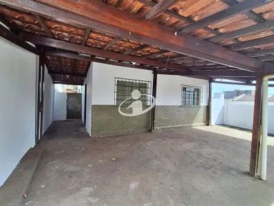 Casa com 3 Quartos para alugar, 156m² no Osvaldo Rezende, Uberlândia