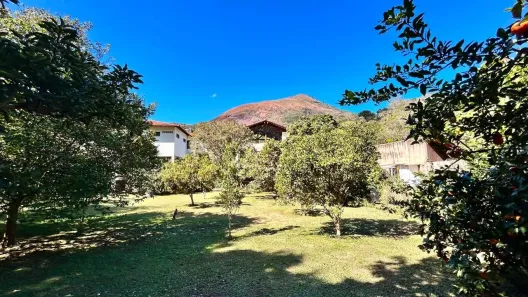 Casa com 6 Quartos à venda, 1632m² no Cuiabá, Petrópolis