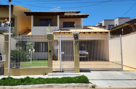 Casa com 3 Quartos à venda, 208m² no Conjunto Habitacional Marumbi, Londrina