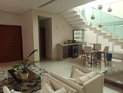 Sobrado com 3 Quartos à venda, 400m² no Nossa Senhora Aparecida, Uberlândia