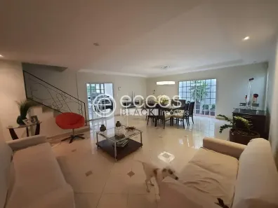 Casa com 4 Quartos à venda, 560m² no Fundinho, Uberlândia