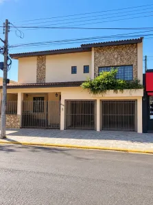 Casa com 3 Quartos para alugar, 150m² no Centro, Botucatu