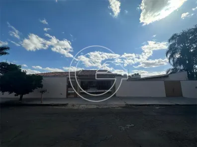 Casa com 3 Quartos à venda, 224m² no Centro, Marília