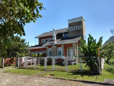 Casa com 3 Quartos à venda, 220m² no Pântano do Sul, Florianópolis