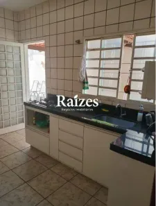 Casa com 3 Quartos à venda, 127m² no Jardim Patrícia, Uberlândia
