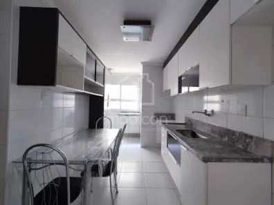 Apartamento com 3 Quartos para alugar, 85m² no Candeias, Vitória da Conquista