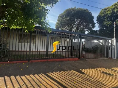 Casa com 3 Quartos para alugar, 300m² no Brasil, Uberlândia