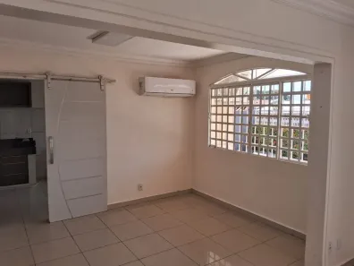 Casa com 4 Quartos para alugar, 450m² no Aleixo, Manaus
