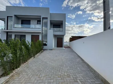 Sobrado com 3 Quartos à venda, 134m² no , Torres