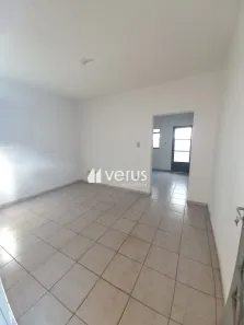 Casa com 2 Quartos para alugar, 50m² no Segismundo Pereira, Uberlândia