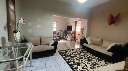 Casa com 3 Quartos à venda, 244m² no Presidente Roosevelt, Uberlândia