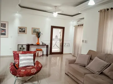 Sobrado com 3 Quartos à venda, 243m² no Loteamento Villa Branca, Jacareí