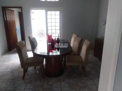 Casa com 3 Quartos à venda, 170m² no Santa Maria, Uberaba