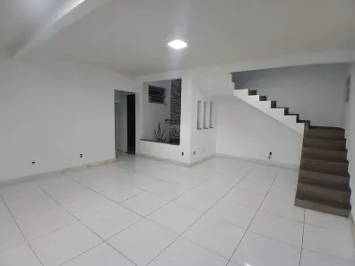 Casa com 3 Quartos para alugar, 269m² no Ponto Novo, Aracaju