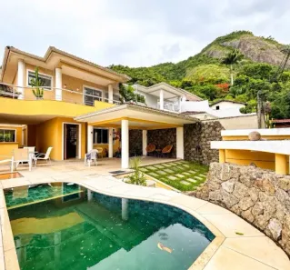 Casa com 4 Quartos para alugar, 250m² no Itacoatiara, Niterói