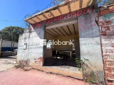 Ponto Comercial para alugar, 300m² no Vicente Guimarães, Montes Claros
