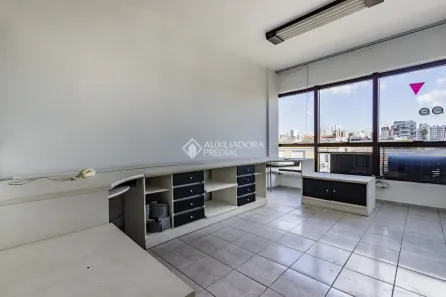 Sala Comercial à venda, 32m² no São Geraldo, Porto Alegre