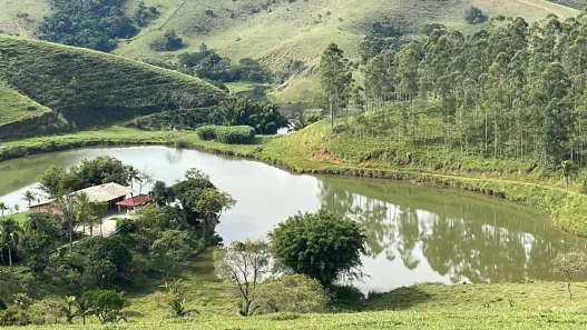 Fazenda/Sítio com 4 Quartos à venda, 100m² no Jardim Leblon, Jacareí