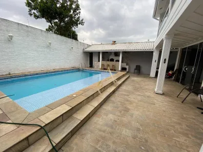 Casa com 6 Quartos à venda, 130m² no São Benedito, Nova Iguaçu