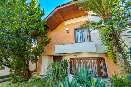 Sobrado com 4 Quartos à venda, 300m² no São Braz, Curitiba