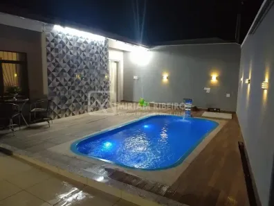 Casa com 3 Quartos para alugar, 235m² no Alpes, Londrina