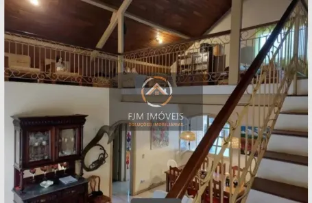 Casa com 5 Quartos à venda, 250m² no Piratininga, Niterói