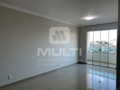 Apartamento com 3 Quartos para alugar, 94m² no Brasil, Patos de Minas