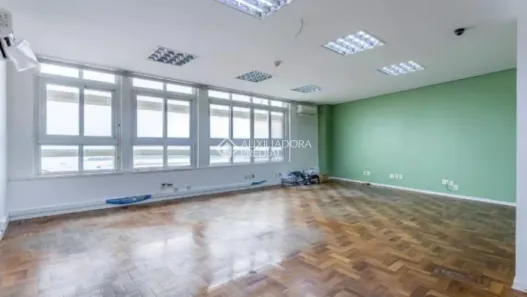Sala Comercial para alugar, 200m² no Centro Histórico, Porto Alegre