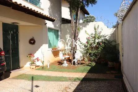 Sobrado com 4 Quartos à venda, 163m² no Parque Anhanguera, Goiânia