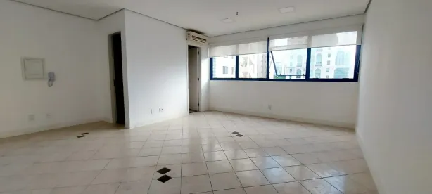 Sala Comercial à venda, 32m² no Santo Amaro, São Paulo