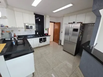 Sobrado com 5 Quartos à venda, 375m² no Loteamento Portal do Sol I, Goiânia