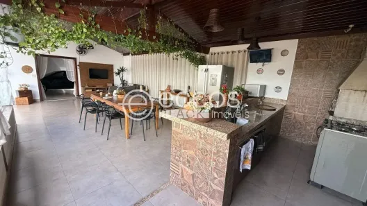 Casa com 3 Quartos à venda, 300m² no Fabrício, Uberaba