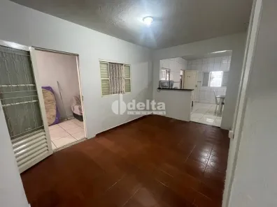Casa com 4 Quartos à venda, 200m² no Laranjeiras, Uberlândia