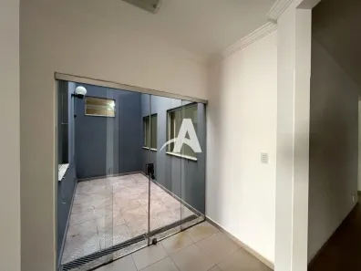 Casa com 3 Quartos para alugar, 150m² no Jardim Karaíba, Uberlândia