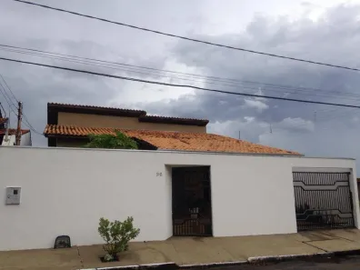 Casa com 3 Quartos à venda, 137m² no Morada do Ouro, Cuiabá