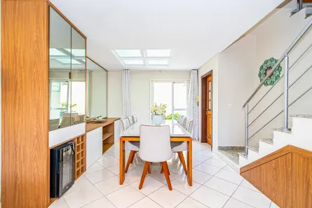 Sobrado com 4 Quartos à venda, 218m² no Tarumã, Curitiba