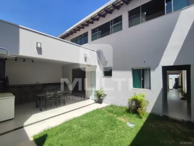 Casa com 4 Quartos à venda, 345m² no Laranjeiras, Uberlândia