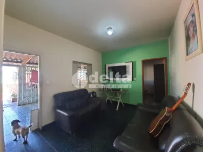 Casa com 2 Quartos à venda, 84m² no Laranjeiras, Uberlândia