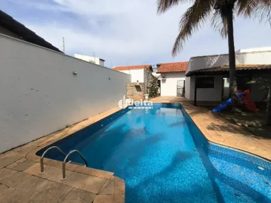 Casa com 4 Quartos à venda, 331m² no Jardim Karaíba, Uberlândia