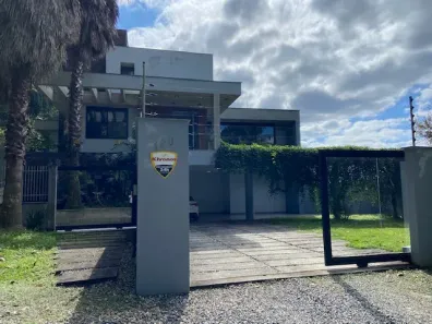 Sobrado com 3 Quartos à venda, 671m² no América, Joinville
