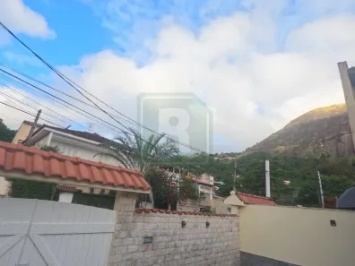 Casa com 3 Quartos para alugar, 250m² no São Francisco, Niterói