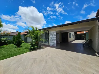 Casa com 3 Quartos à venda, 200m² no Champagnat, Londrina