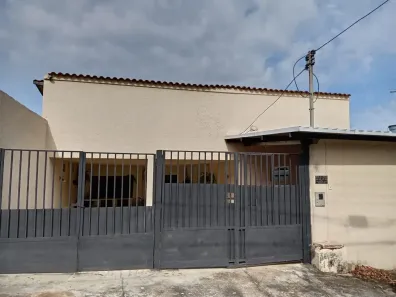 Casa com 3 Quartos à venda, 365m² no Parque Industrial de Goiânia, Goiânia