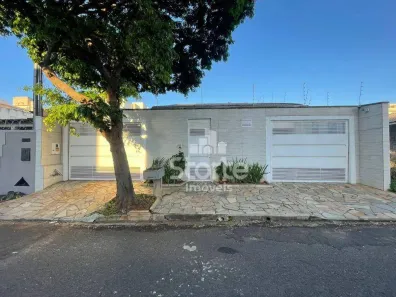 Casa com 3 Quartos à venda, 274m² no Santa Mônica, Uberlândia