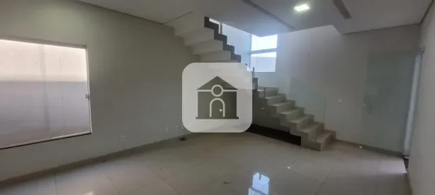 Sobrado com 3 Quartos para alugar, 150m² no Laranjeiras, Uberlândia