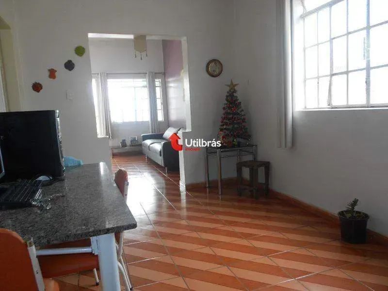 Casa com 3 quartos — Sagrada Família, Belo Horizonte