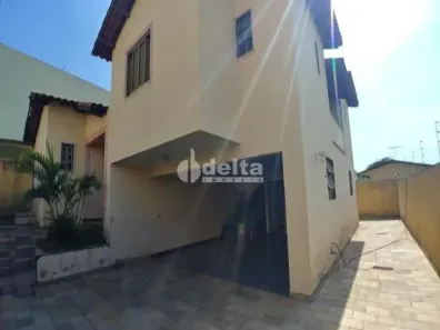 Casa com 7 Quartos à venda, 245m² no Tibery, Uberlândia