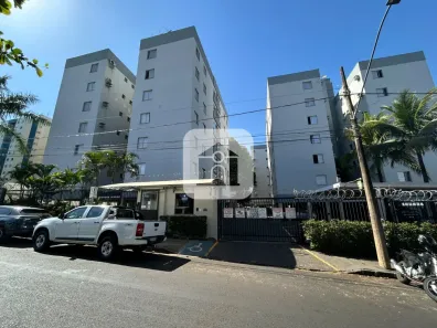 Apartamento com 2 Quartos para alugar, 70m² no Presidente Roosevelt, Uberlândia